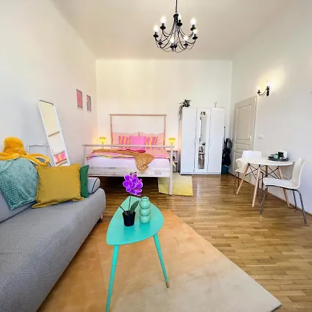 Apartment Beautiful & Peaceful With Cute Balcony *