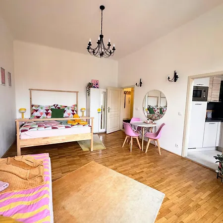Lejlighed Beautiful & Peaceful With Cute Balcony Prag